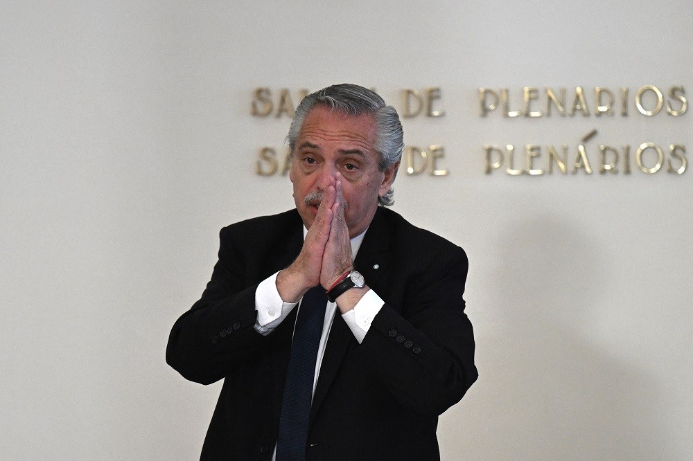 Alberto Fernández, ex-presidente da Argentina, é intimado a depor em investigação sobre violência doméstica