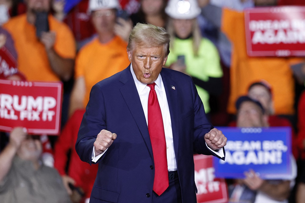 Trump dança ao som de ‘YMCA’ em celebração do 250º aniversário de independência dos EUA