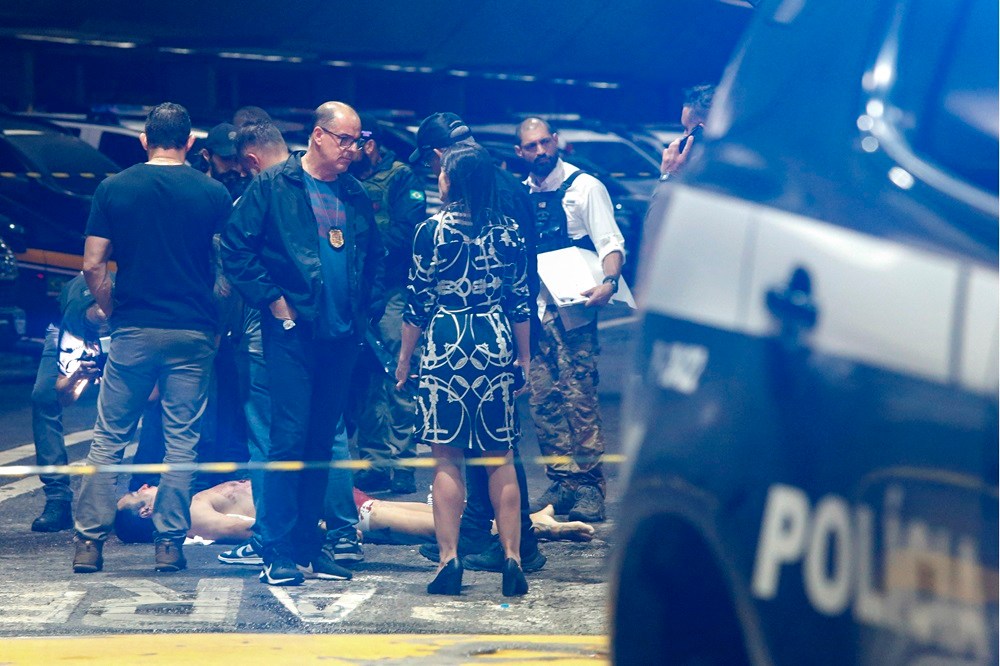 Polícia apreende fuzil AK-47 e pistola 9 mm que podem ter sido usados em execução no Aeroporto de Guarulhos