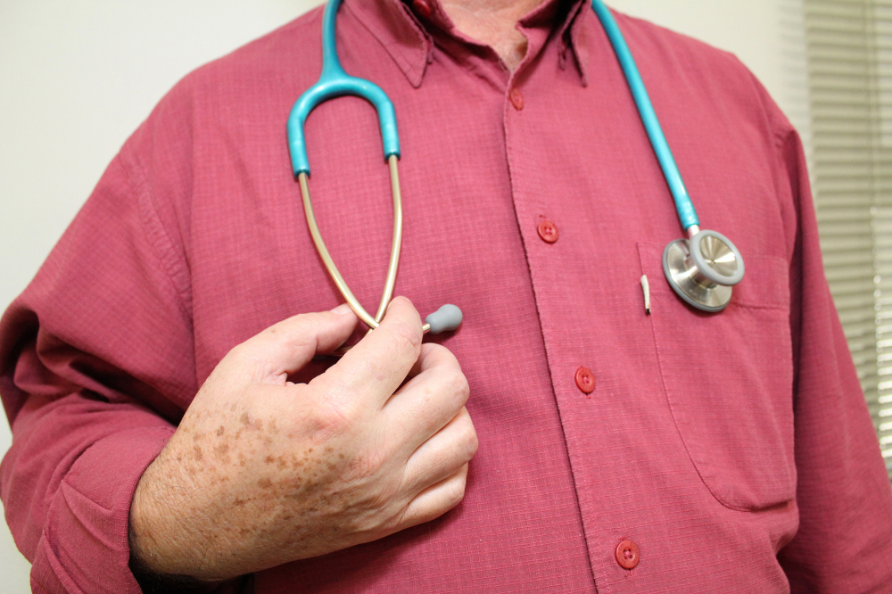 Médico é suspeito de matar pacientes na Alemanha com fogo e doses letais de drogas