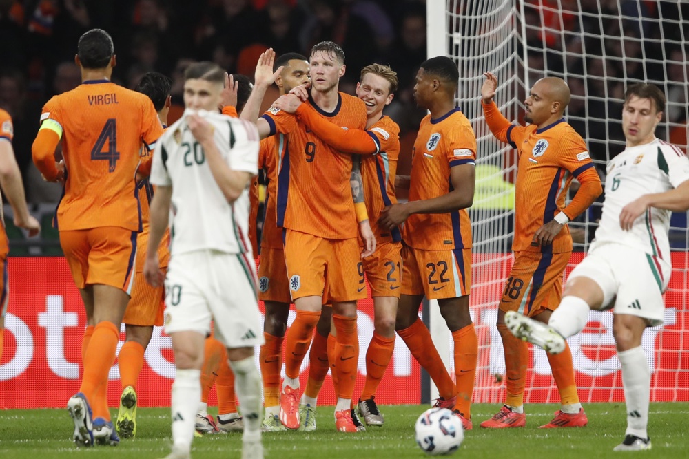 Holanda goleia Hungria em jogo marcado por cena desesperadora com auxiliar húngaro