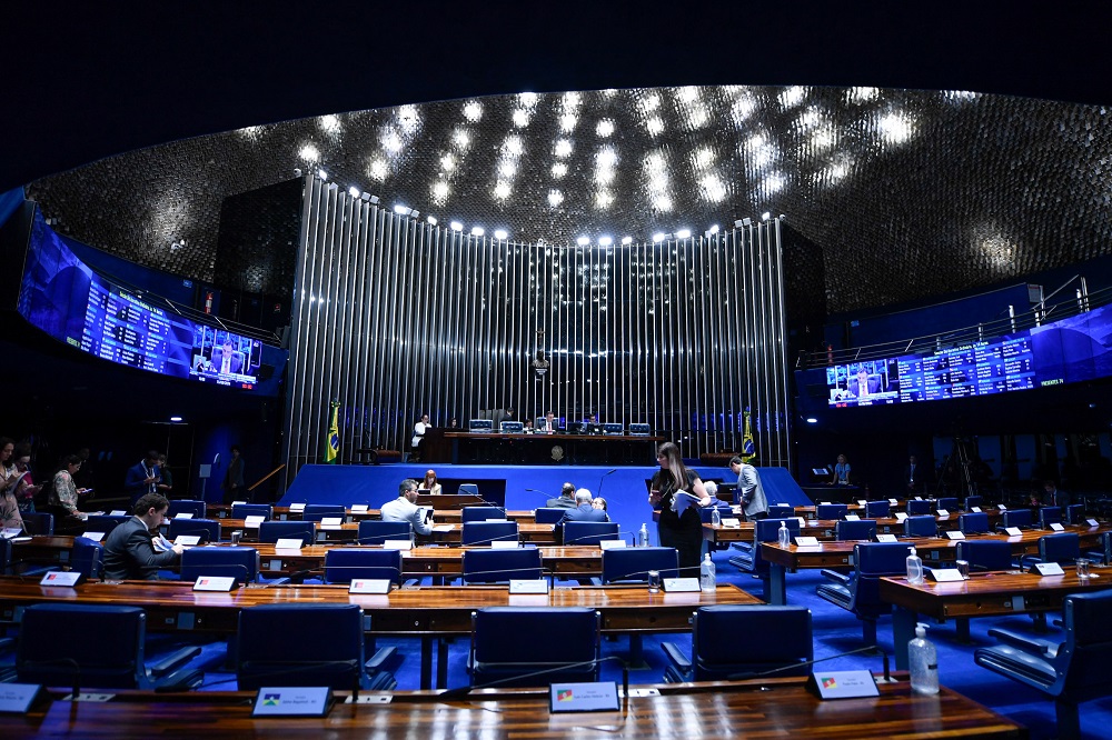Senado aprova PEC dos agentes de saúde em 2º turno e governo fala em acionar STF