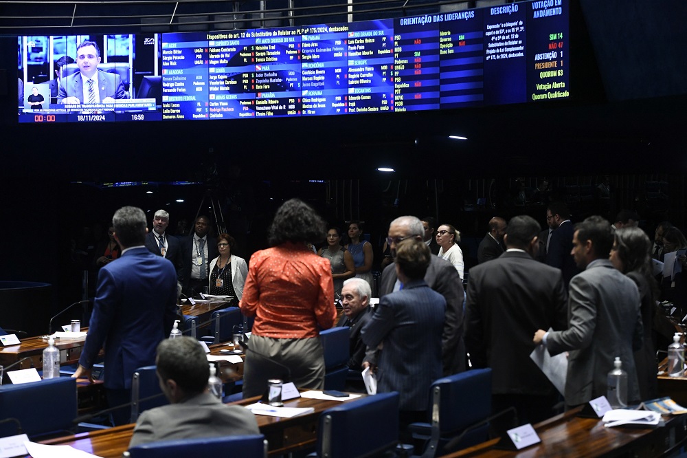 Senadora vê ligação entre INSS, Master e BMG e pede abertura de CPI para investigar o caso