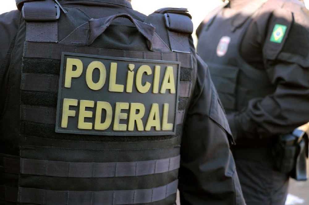 PF faz operação contra grupo alvo do governo Trump por suposto elo com o PCC