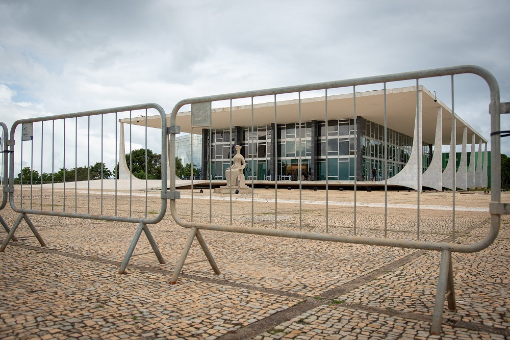 PM encontra mala suspeita próxima à Câmara dos Deputados mas descarta presença de explosivos