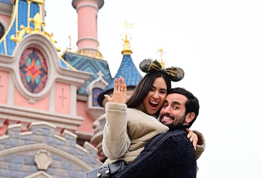 Ex-BBBs Matteus e Isabelle ficam noivos em Paris