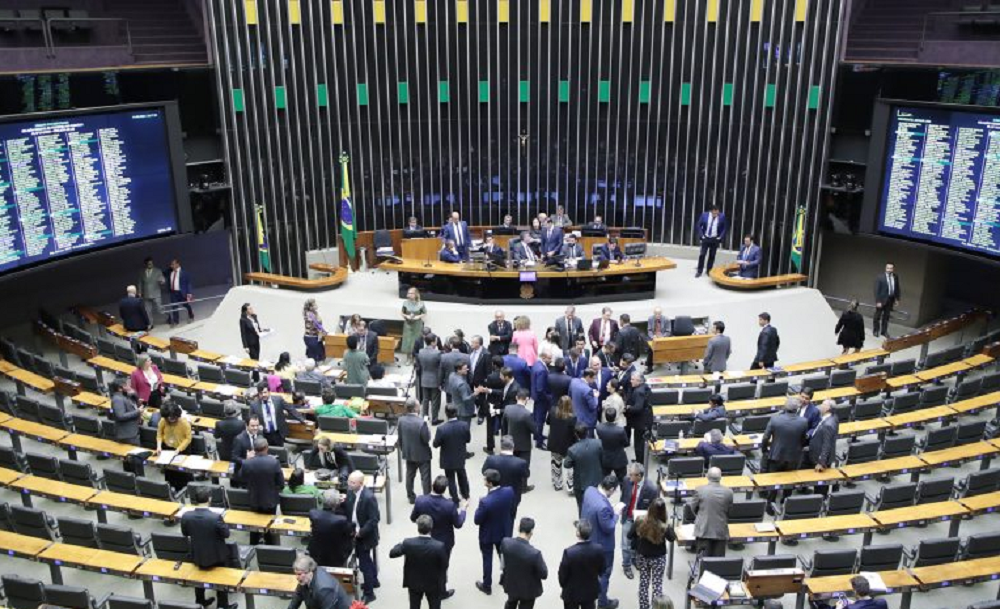 Câmara oculta autores de R$ 1,3 bi em emendas de comissão, diz relatório