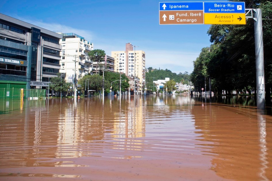 Ruas do Bairro Menino Deus, em Porto Alegre (RS), completamente alagadas