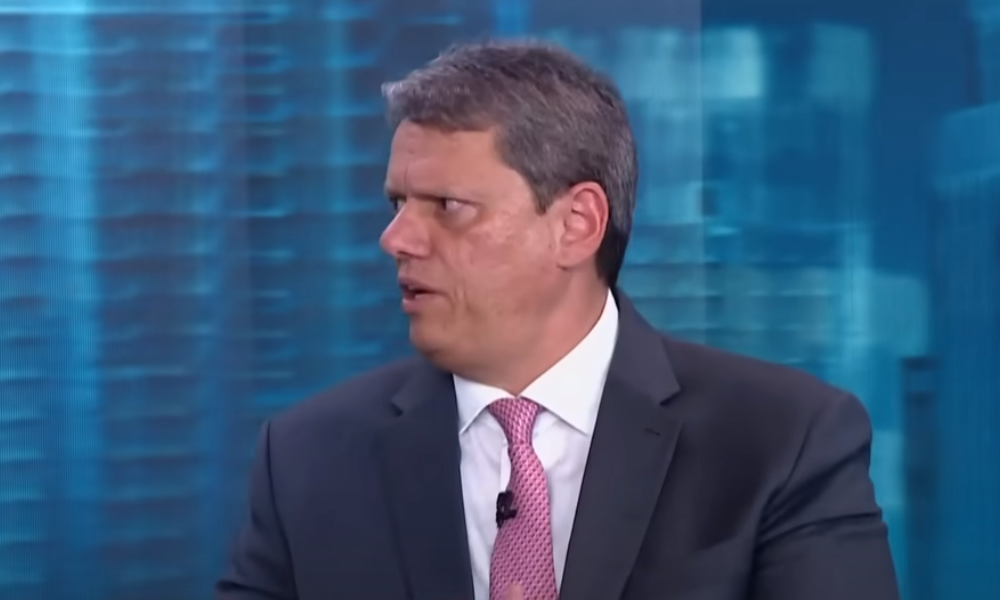 Em reta final, Tarcísio mira área historicamente ligada ao PT e reforça agenda com igrejas