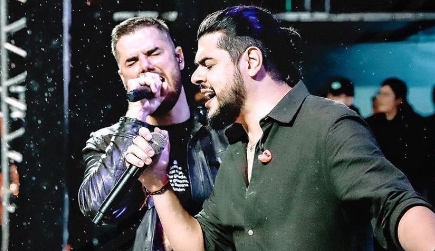 Zé Neto e Cristiano cantando