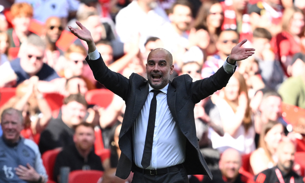 O técnico espanhol do Manchester City, Pep Guardiola, reage durante a final da Copa da Inglaterra entre Manchester City e Manchester United, no estádio de Wembley, em Londres, em 25 de maio de 2024.