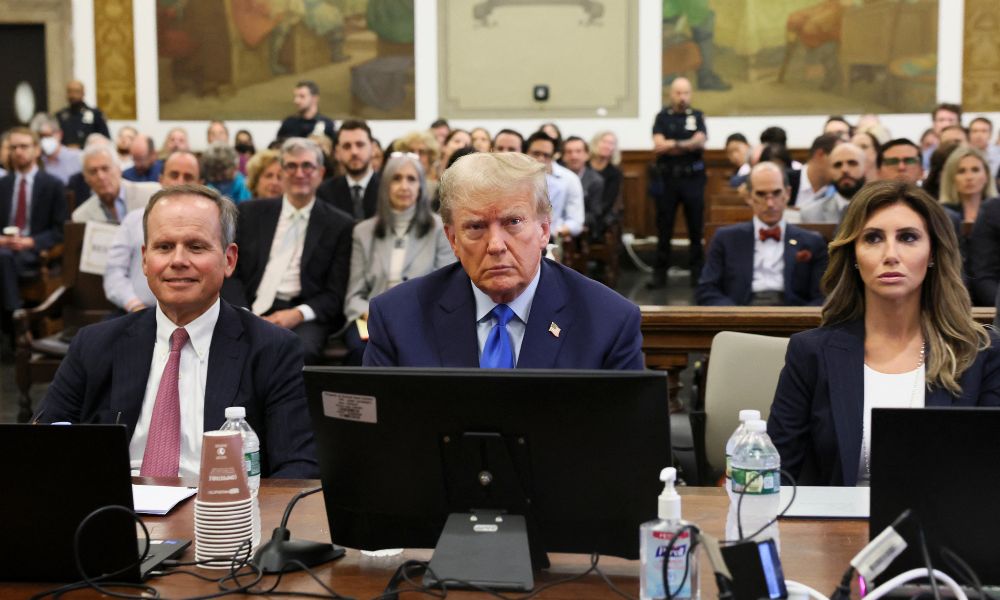 donald trump sendo julgado