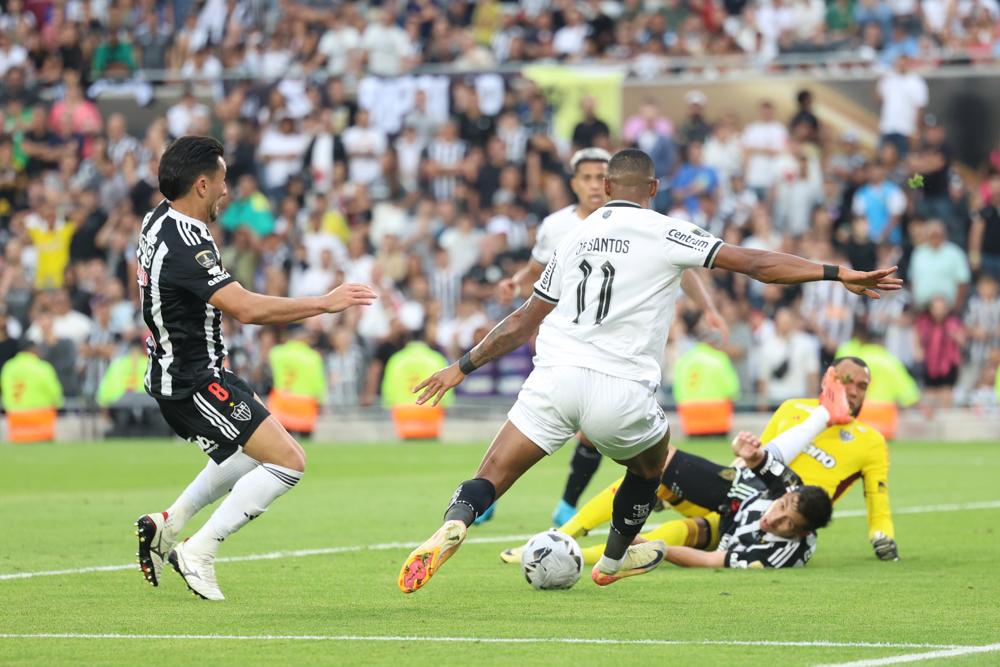Botafogo encerra 30 anos de sofrimento, vence o Atlético-MG e é campeão da Libertadores pela 1ª vez
