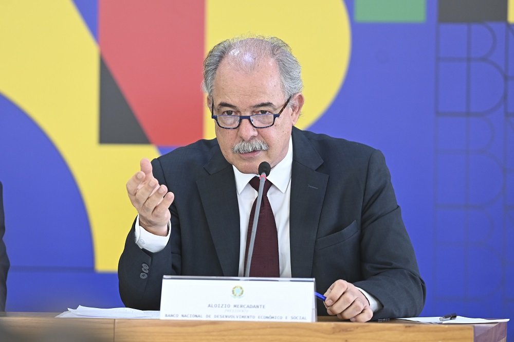 Presidente do BNDES alerta sobre impactos da eleição de Trump e tendência de protecionismo global