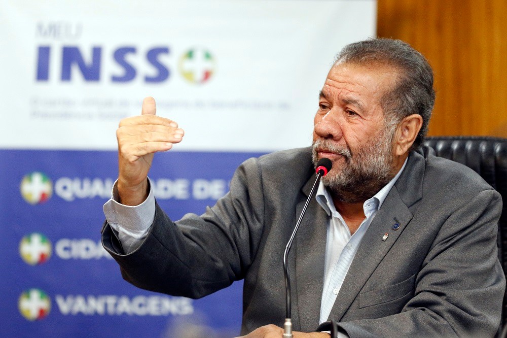Novo cartão do INSS permite antecipar R$ 150 do benefício, sem juros