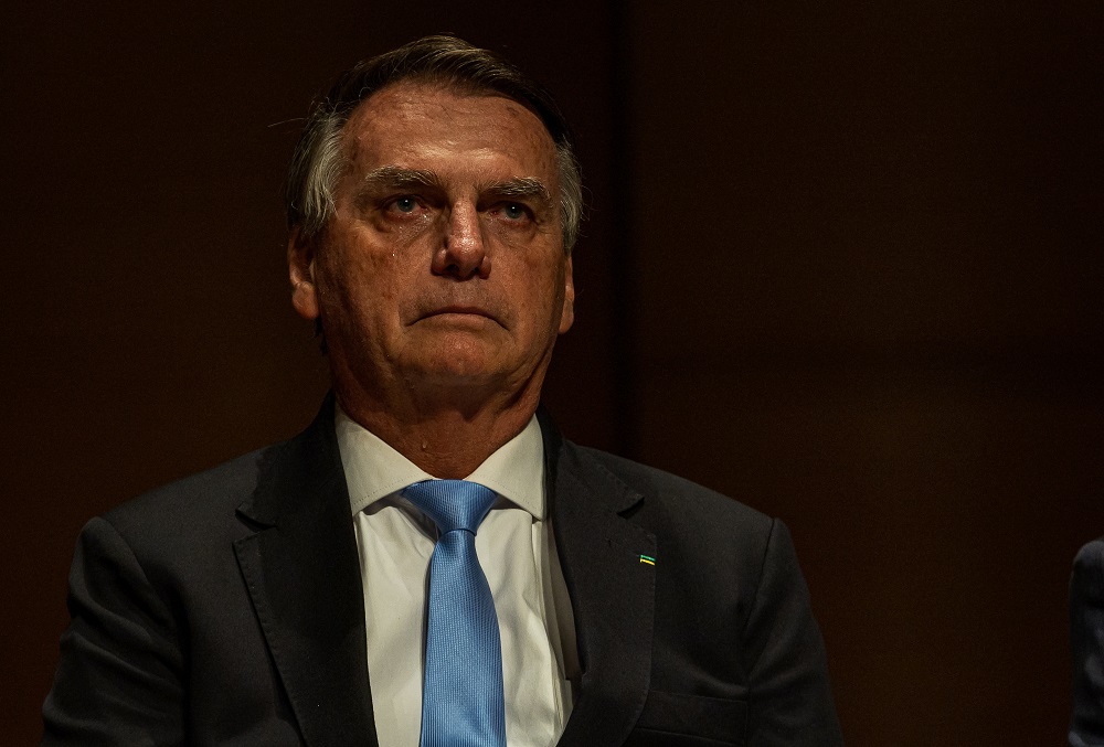 Apreensão de arma em nome de Bolsonaro não indica falta disciplinar, diz PGR