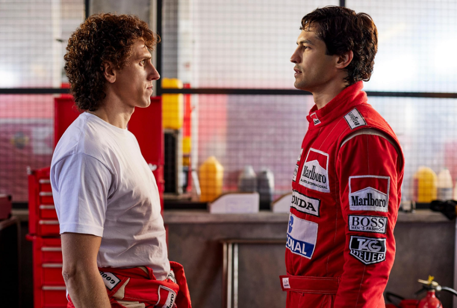 Matt Mella (Alain Prost) e Gabriel Leone (Ayrton Senna) contracenam na série sobre a lenda brasileira da Fórmula 1