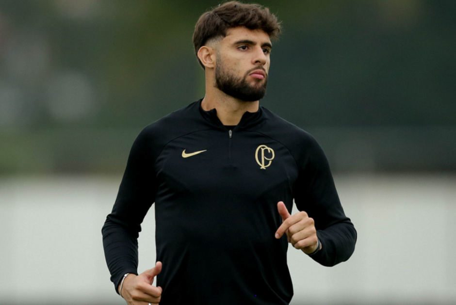 O atacante corintiano Yuri Alberto em treino da equipe no CT do Parque Ecológico
