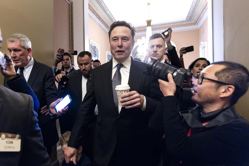 Elon Musk se torna a primeira pessoa do mundo a acumular US$ 400 bilhões