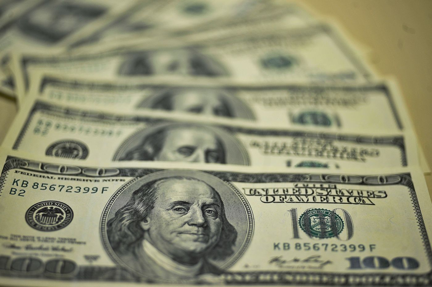 Dólar encerra a sessão a R$ 6 com exterior e sinal do Congresso favorável a pacote fiscal
