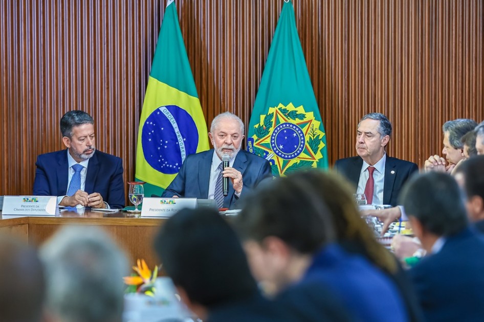 Presidente da República, Luiz Inácio Lula da Silva, Presidente da Câmara dos deputados, Arthur Lira, e Presidente do Supremo Tribunal Federal do Brasil, Luís Roberto Barroso, durante Instalação da Comissão Nacional do G20