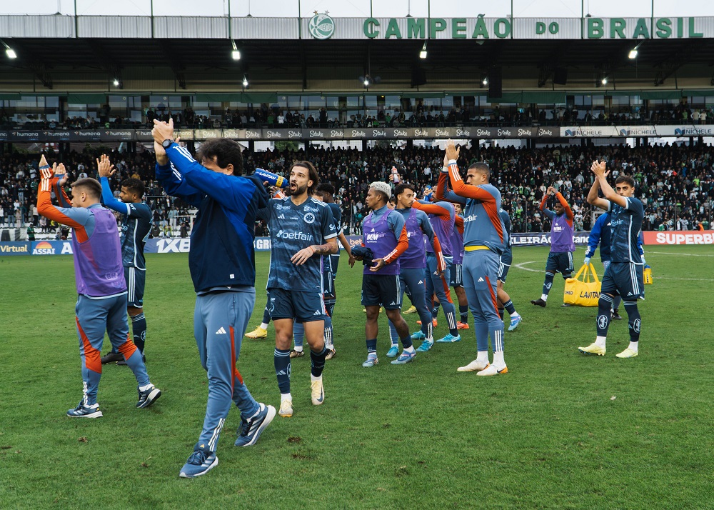 Cruzeiro dispensa cinco jogadores e planeja reformulação para 2025