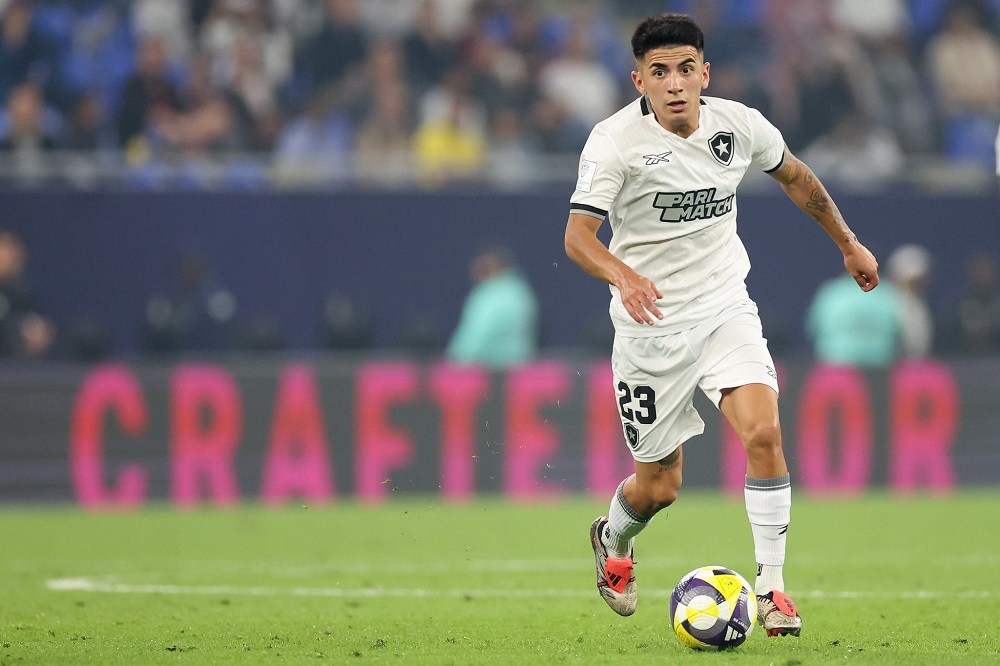 Thiago Almada anuncia transferência do Botafogo para o Lyon após derrota no Intercontinental