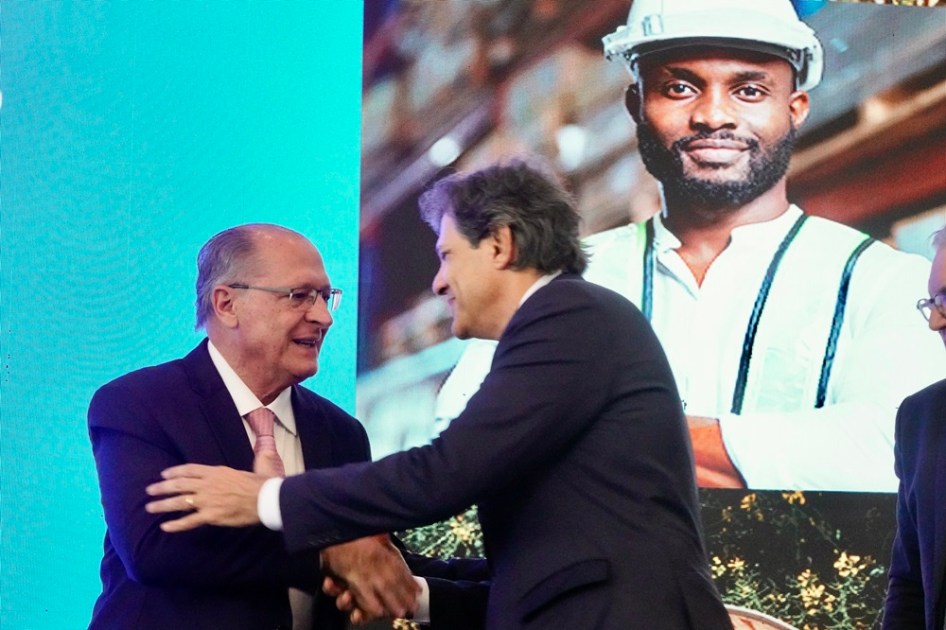 Geraldo Alckmin cumprineta Fernando Haddad
