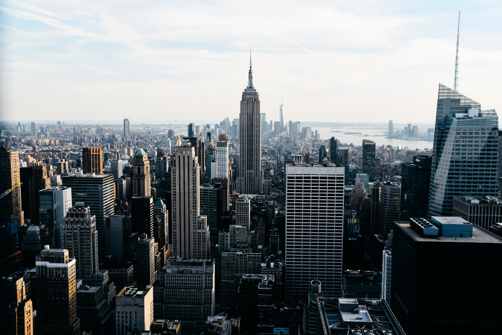 Nova York aprova lei que troca 'mãe' e 'pai' por linguagem neutra