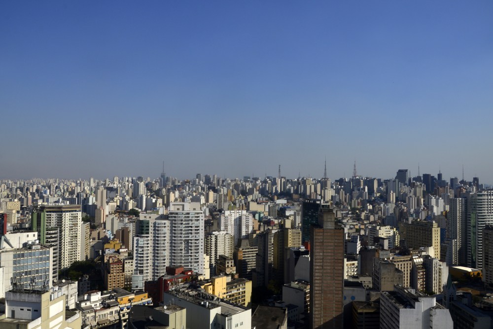 SP inicia semana com calor e céu aberto em meio ao ‘veranico’; veja previsão