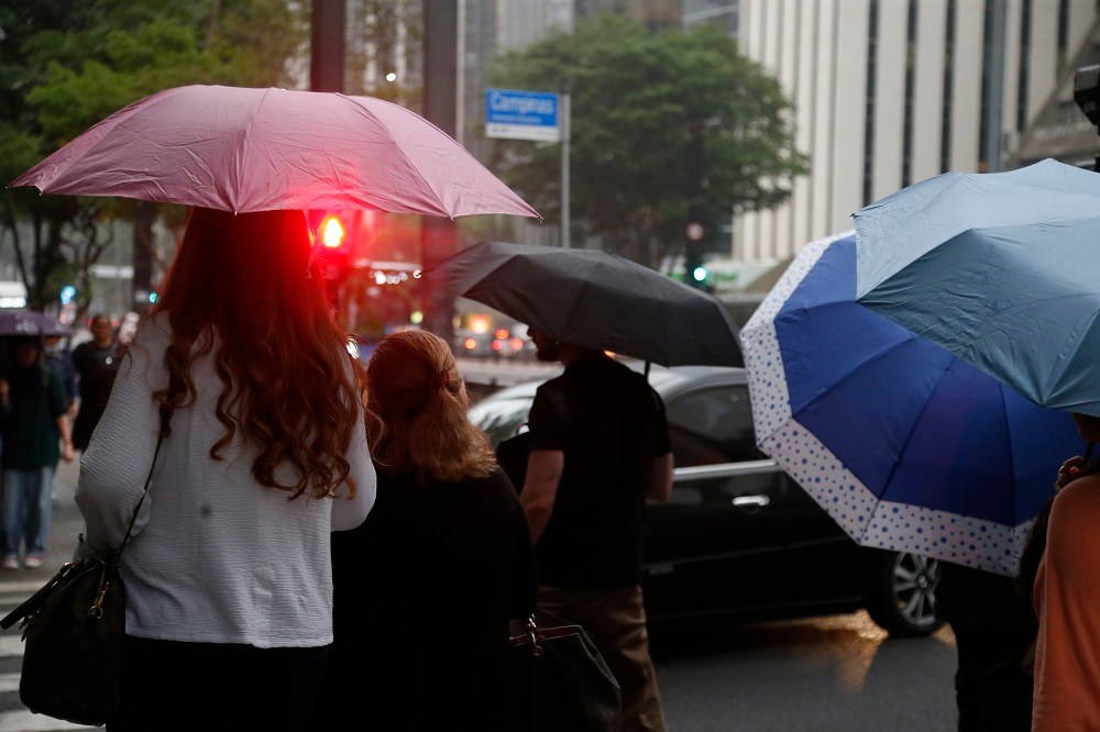 Previsão do tempo indica chuva no Sul e no Sudeste nesta segunda