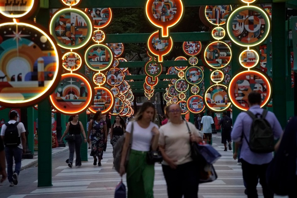 Vista da decoração de Natal instalada na região do centro antigo da cidade de São Paulo