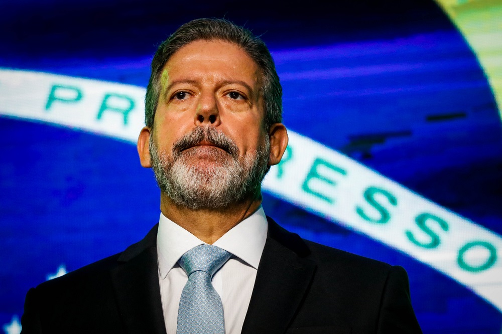 Lira deve decidir tramitação do pacote fiscal com líderes de partidos