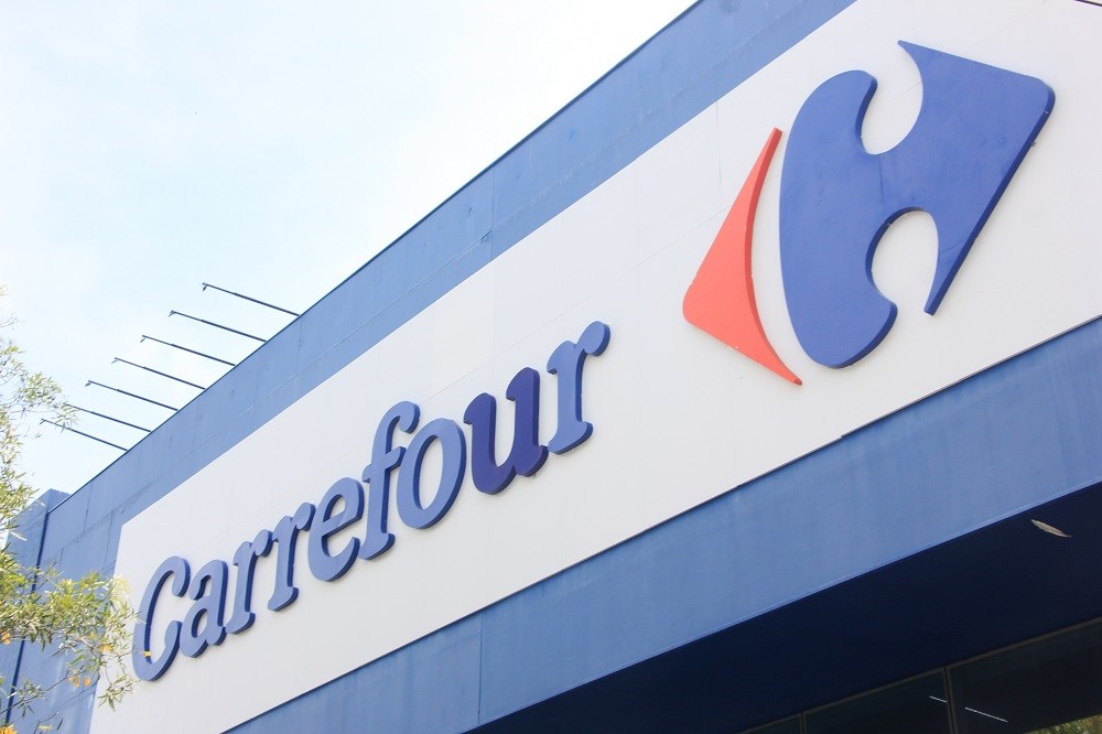 Carrefour vende oito lojas para grupos do Paraná