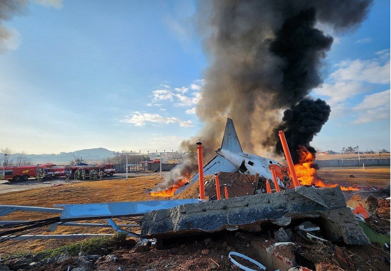 Acidente aéreo na Coreia do Sul deixa 179 mortos e somente dois tripulantes sobrevivem à tragédia