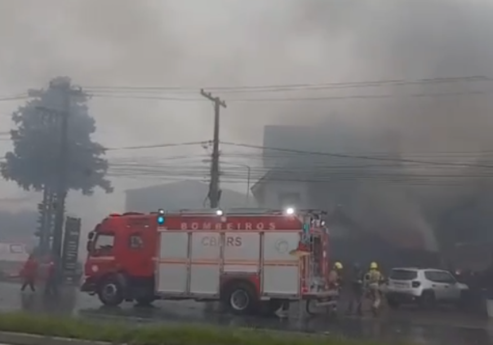 Avião cai em avenida de Gramado (RS) e deixa ao menos dez mortos