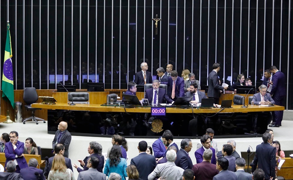 Governo costura acordo com partidos do Centrão e fecha PEC do ajuste fiscal