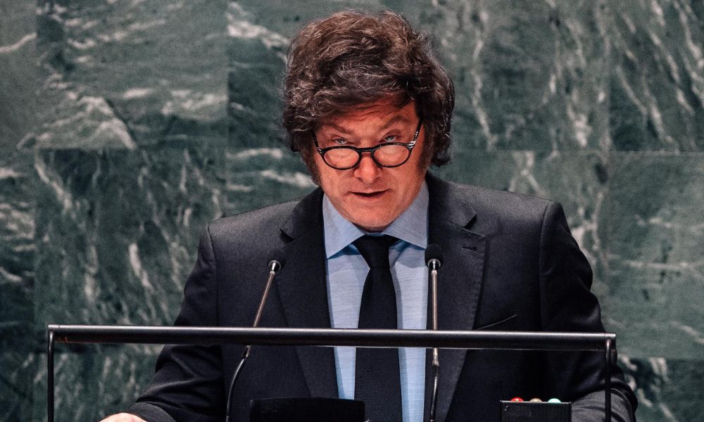 Milei oficializa novo chefe de Gabinete após renúncia de antecessor