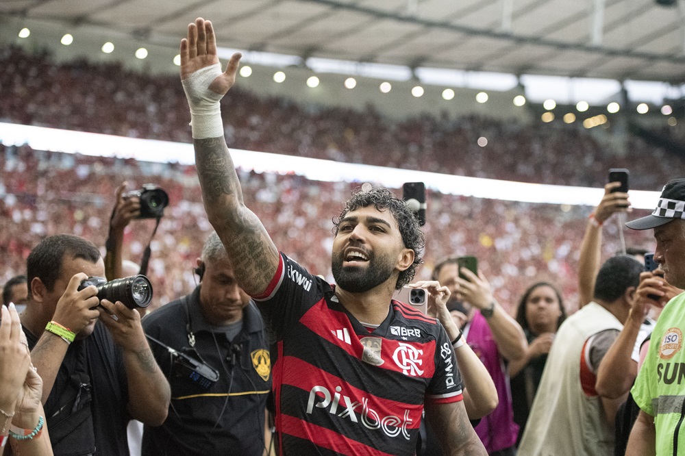 Gabigol desmente rumores sobre ida para o Cruzeiro e fala em quais times aceitaria jogar