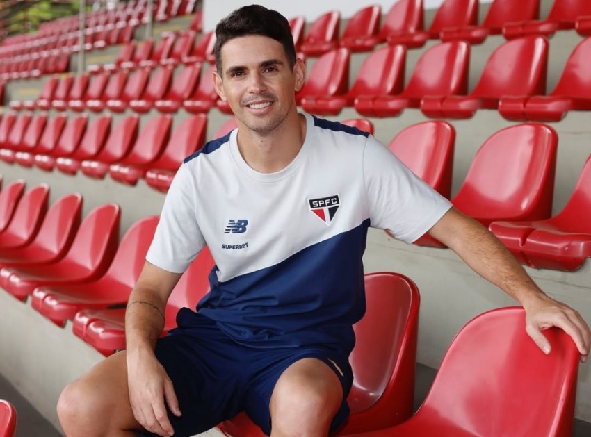 Oscar sentado no Morumbi