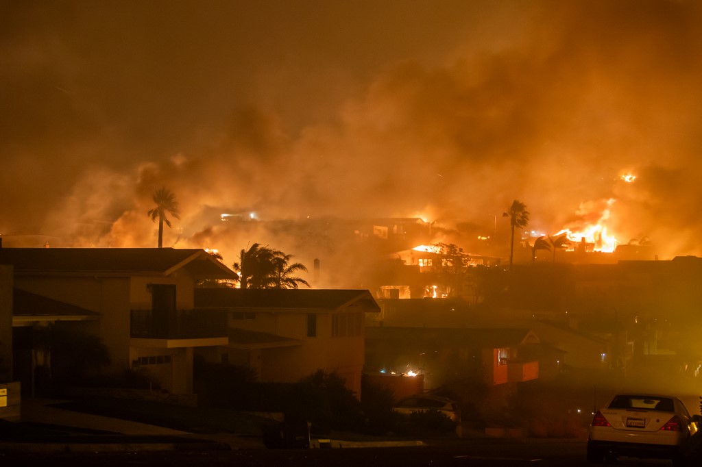 Incêndios deixam ao menos cinco mortos em Los Angeles