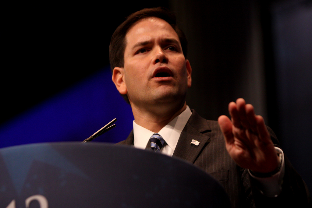 Marco Rubio assume controle político e financeiro de Caracas, diz jornal