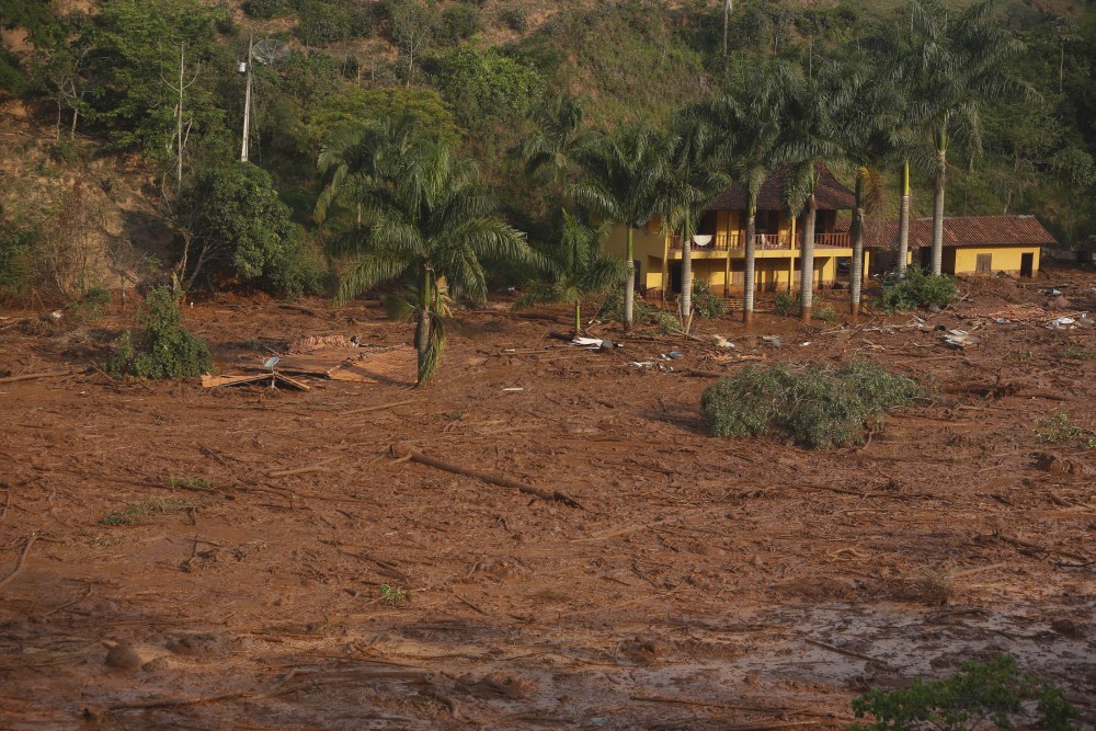 Governo deve destinar R$ 5 bilhões para comunidades afetadas pela barragem de Mariana
