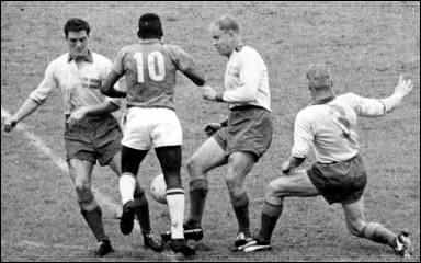 Ouça a íntegra do jogo em que Pelé marcou pela primeira vez em Copas