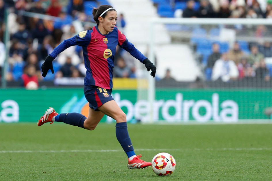 A meio-campista do FC Barcelona, Aitana Bonmatí, durante a final da Supercopa feminina de futebol entre FC Barcelona e Real Madrid