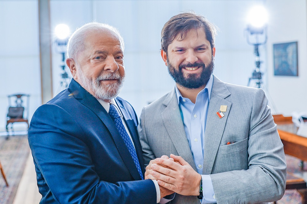 Lula e Boric conversam por telefone após cancelamento da Celac e enfatizam cooperação regional