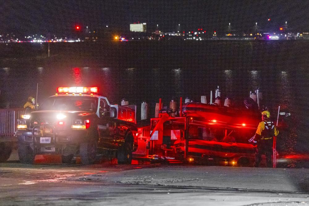 Avião e helicóptero militar colidem no ar próximo do aeroporto de Washington