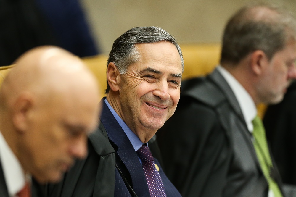 Barroso elogia Fernanda Torres e destaca importância de resgatar narrativas do passado