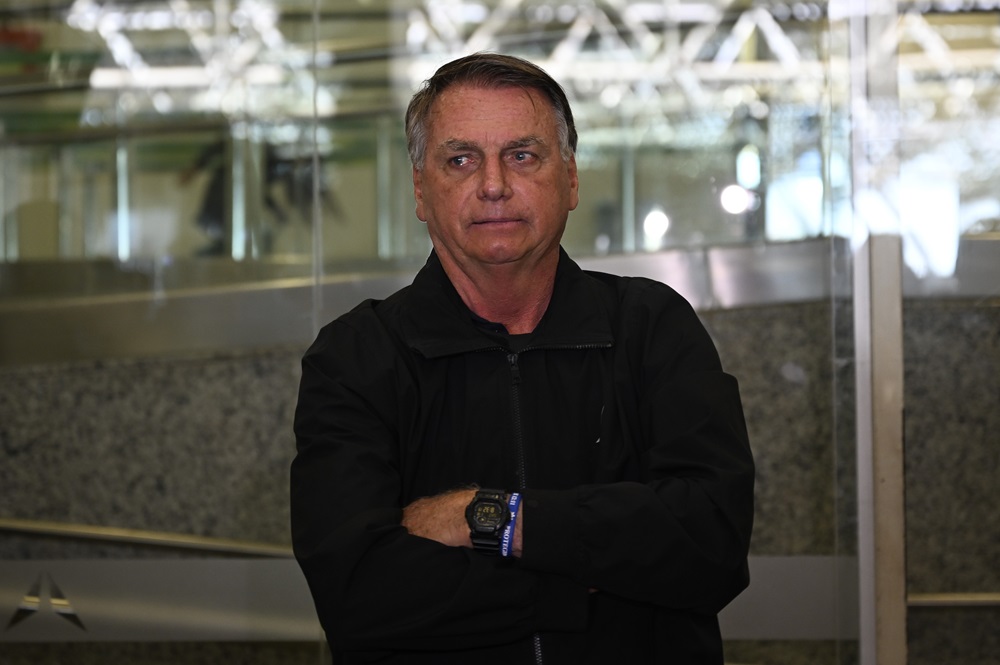 Laudo mostra Bolsonaro com risco de queda e crise de soluço às vésperas de decisão de Moraes