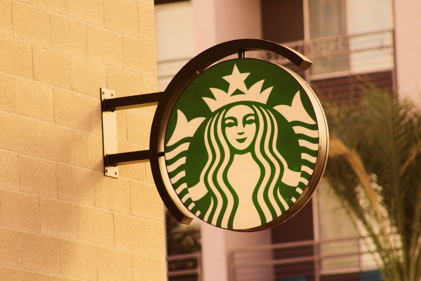 Starbucks implementa novo código de conduta nos EUA para barrar quem está atrás de wi-fi grátis